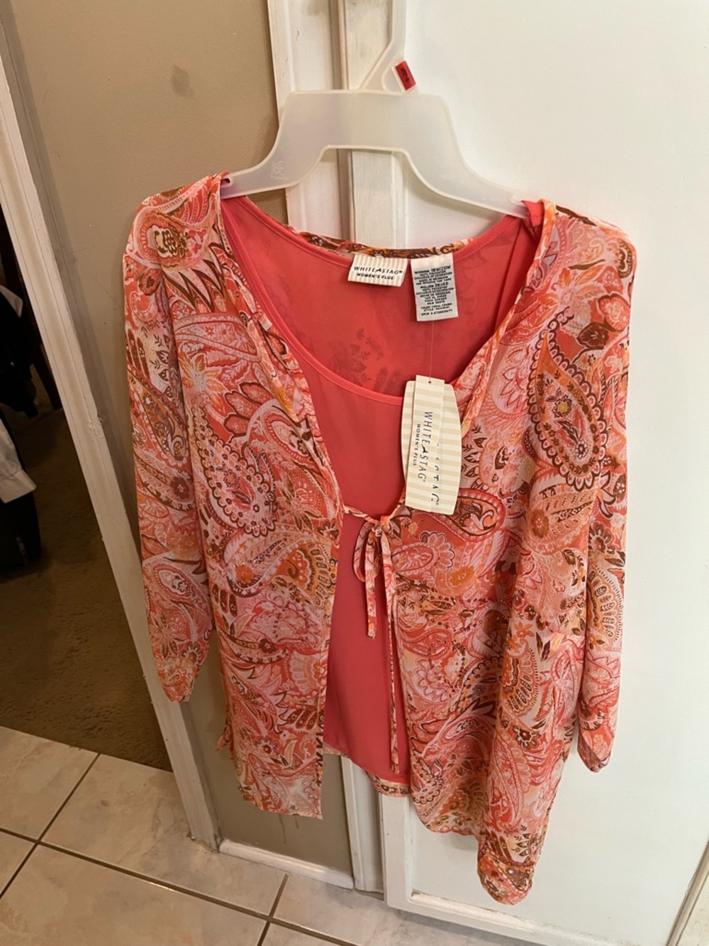 New with tags White Stag Coral Paisley Tie-Front Top 18W/20W